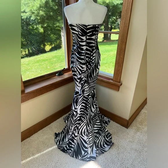 Cache Black 🖤 White Animal zebra 🦓 Botanical Rhinestone Brooch Mermaid Dress - Picture 3 of 15